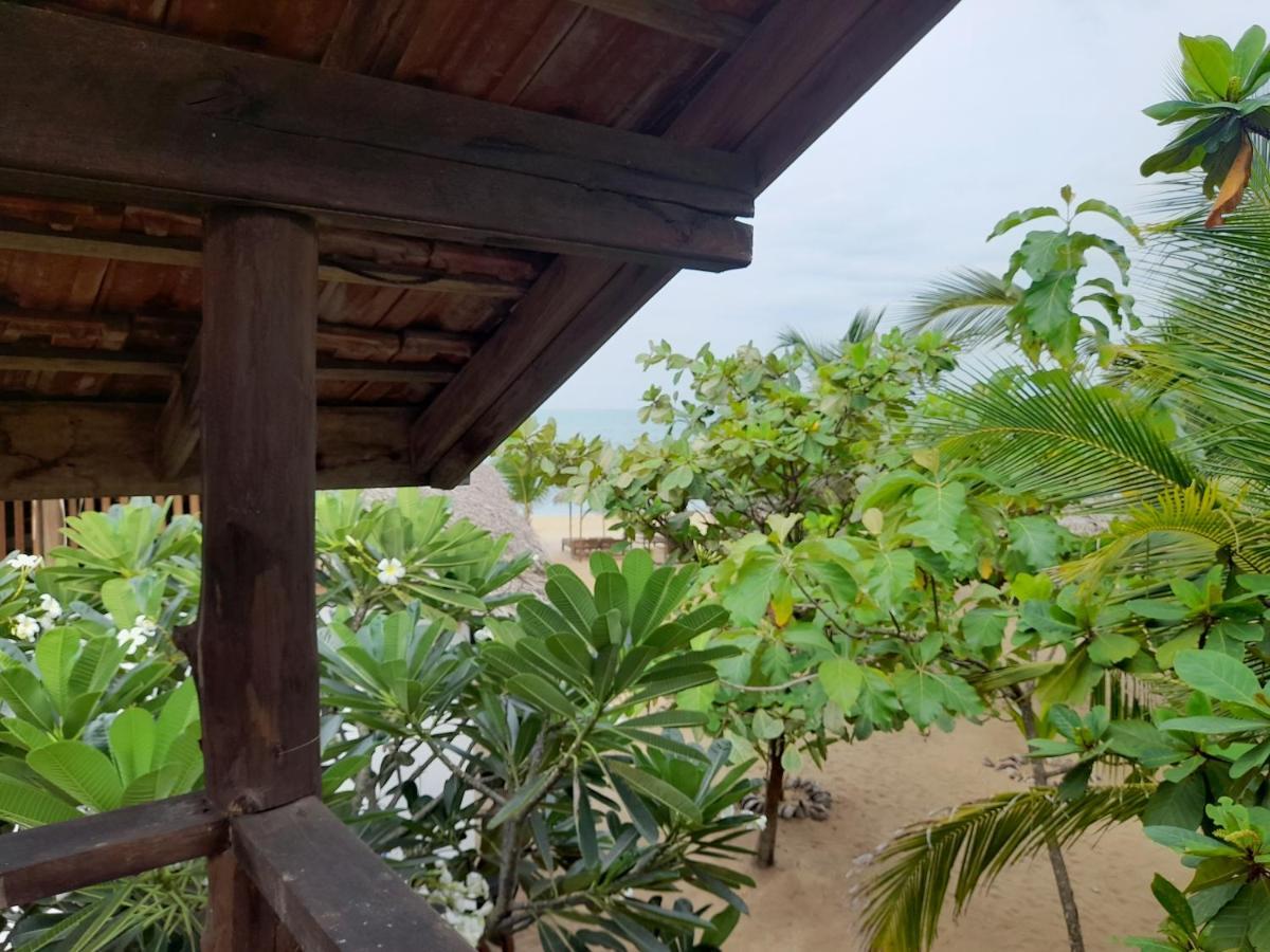 Golden Beach Chalets Arugam Bay Exterior foto
