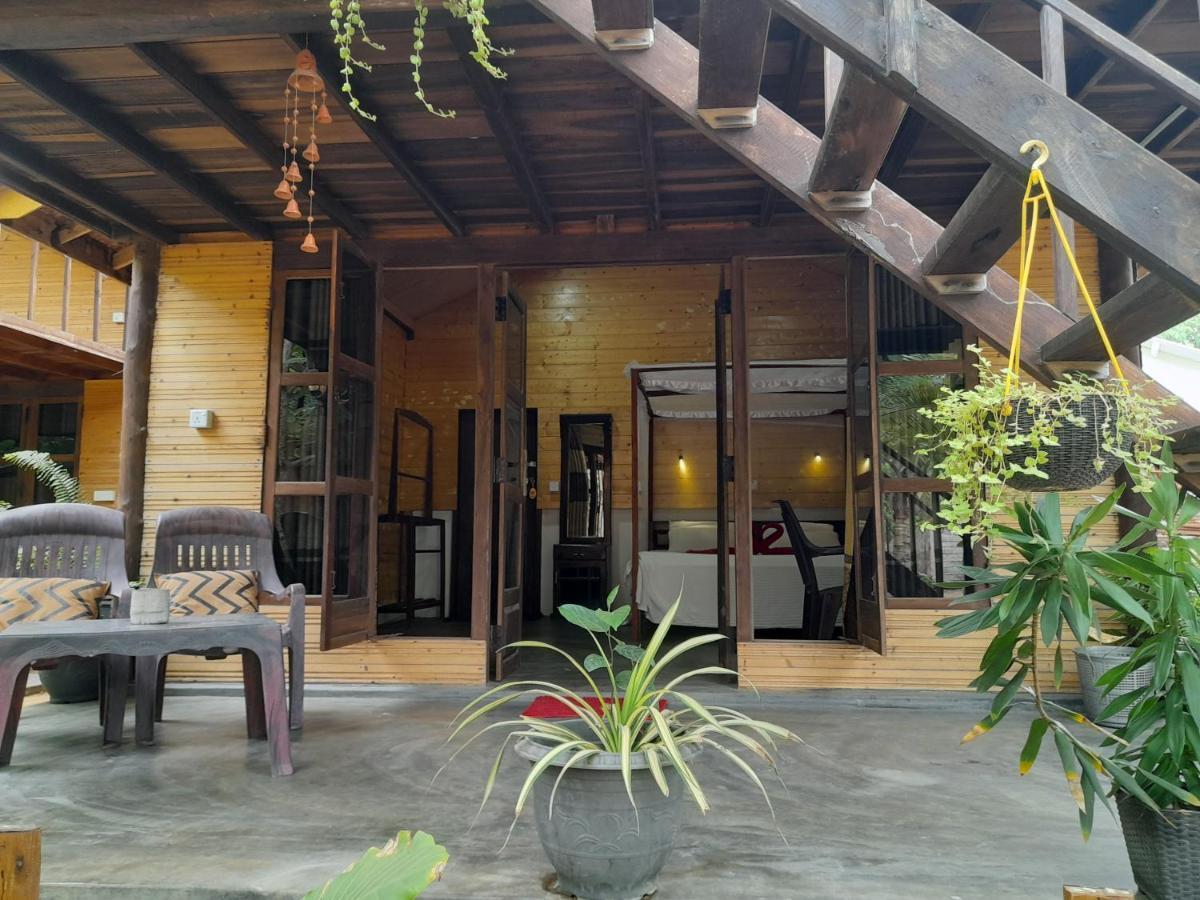 Golden Beach Chalets Arugam Bay Exterior foto