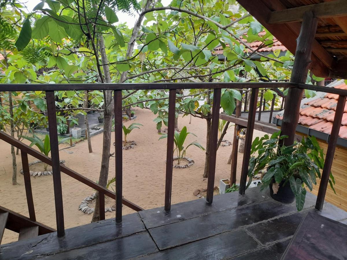Golden Beach Chalets Arugam Bay Exterior foto