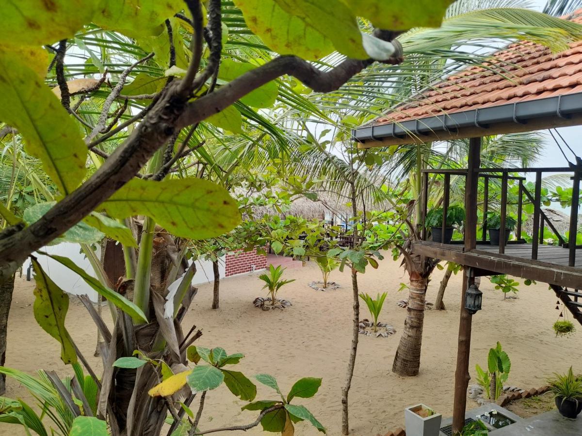 Golden Beach Chalets Arugam Bay Exterior foto