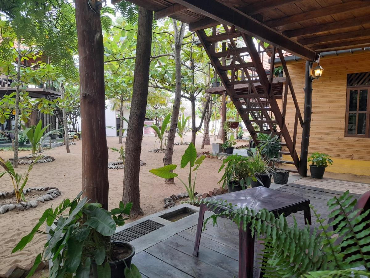 Golden Beach Chalets Arugam Bay Exterior foto