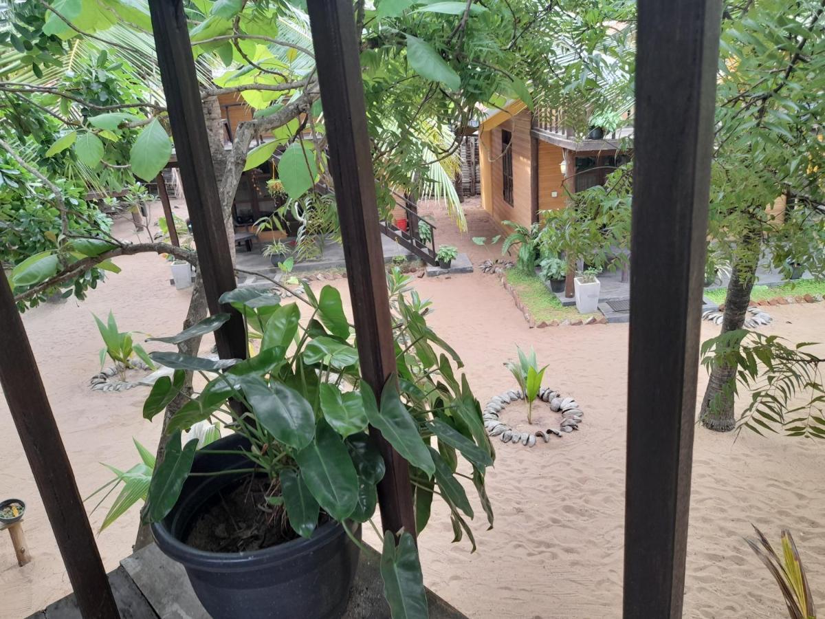 Golden Beach Chalets Arugam Bay Exterior foto